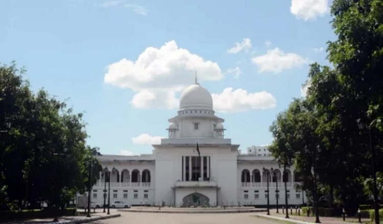 দুর্নীতির অভিযোগে আনা রিট খারিজ অর্ধশত বিচারকের