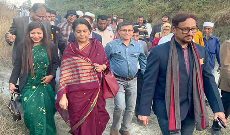 বিদ্যুৎ ও পানির সংযোগ বিচ্ছিন্ন করা হবে অবৈধভাবে পাহাড়ে বসবাসকারীদের : পরিবেশ উপদেষ্টা