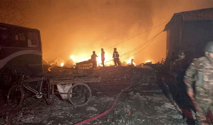 গাবতলীতে বস্তিতে আগুন, নিয়ন্ত্রণে ৮ ইউনিট