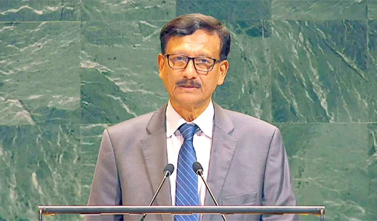 ফিলিস্তিনি জনগণকে গণহত্যা ও নিষ্ঠূরতম বর্বরতা থেকে রক্ষা করতে পররাষ্ট্র উপদেষ্টার আহ্বান