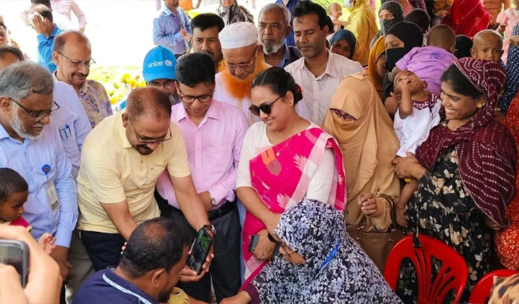 হামের টিকা পেয়ে অভিভাবকরা স্বস্তিতে