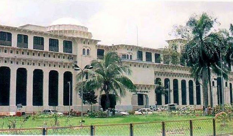 অনির্দিষ্টকালের জন্য ঢাকা মেডিকেল কলেজ বন্ধ ঘোষণা