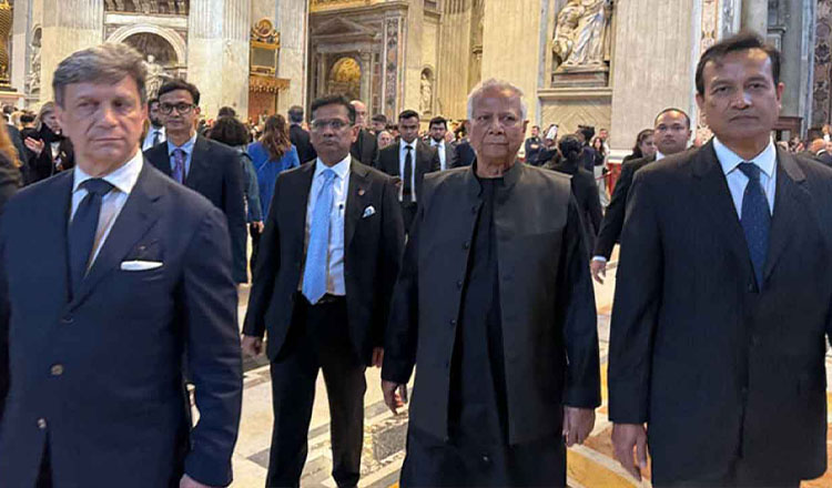 প্রধান উপদেষ্টার পোপের অন্ত্যেষ্টিক্রিয়ায় যোগদান