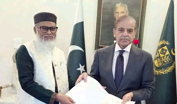 ধর্ম উপদেষ্টার সঙ্গে পাকিস্তানের প্রধানমন্ত্রীর সাক্ষাৎ
