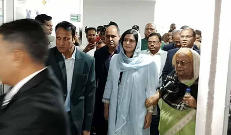 খালেদা জিয়ার খোঁজ নিতে ফের হাসপাতালে হাজির জোবাইদা রহমান