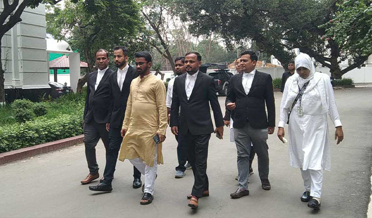 সাবেক অতিরিক্ত উপকমিশনার ইশতিয়াকের বিরুদ্ধে নির্যাতনের অভিযোগ দিলেন রাশেদ খান