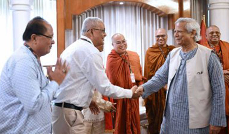 বৌদ্ধ ধর্মীয় নেতাদের সঙ্গে প্রধান উপদেষ্টার প্রবারণা পূর্ণিমা শুভেচ্ছা সাক্ষাৎ