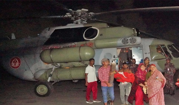 হেলিকপ্টারে বন্যায় ডুবে যাওয়া শিশুকে উদ্ধার করে ঢাকায় আনলো বিজিবি