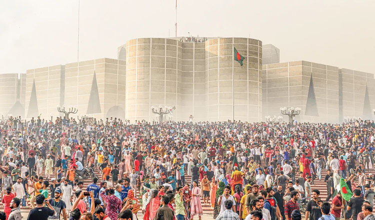 জুলাই গণ-অভ্যুত্থানের বর্ষপূর্তিতে শহীদ সাংবাদিক পরিবারকে সম্মাননা, বিশেষ অনুদান এবং উপহার দিচ্ছে তথ্য মন্ত্রণালয়