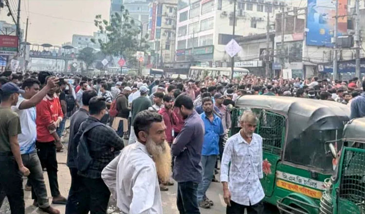 মোবাইল খাতের ব্যবসায়ীরা বিটিআরসি ঘেরাওয়ের ঘোষণা দিলেন