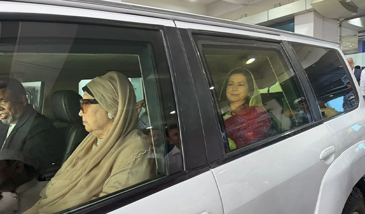 খালেদা জিয়াকে বহনকারী গাড়ি বহর রওনা দিয়েছে বাসার উদ্দেশে