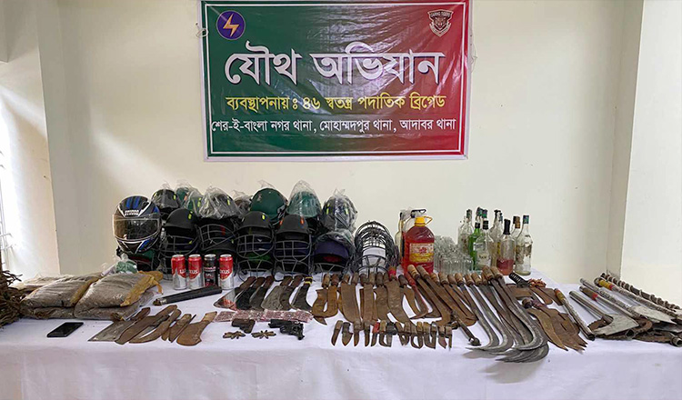 বিপুল পরিমাণ অস্ত্র ও মাদক উদ্ধার মোহাম্মদপুরের জেনেভা ক্যাম্প থেকে