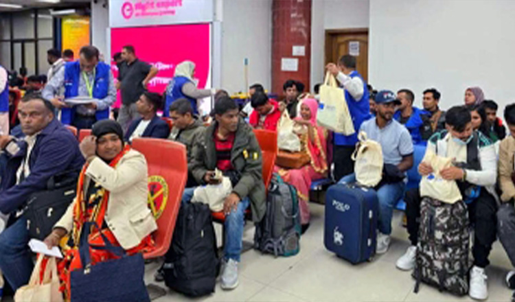 ৩০ বাংলাদেশির চতুর্থ দল সোমবার দেশে ফিরবে লেবানন প্রবাসী