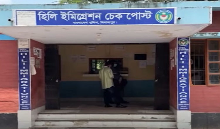 সংক্রমণ বেড়ে যাওয়ায় হিলি স্থল বন্দরে করোনা পরীক্ষা শুরু