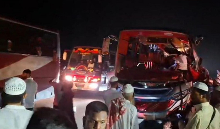 মাওয়া এক্সপ্রেসওয়েতে সড়ক দুর্ঘটনায় নিহত ৪, আহত ১৪