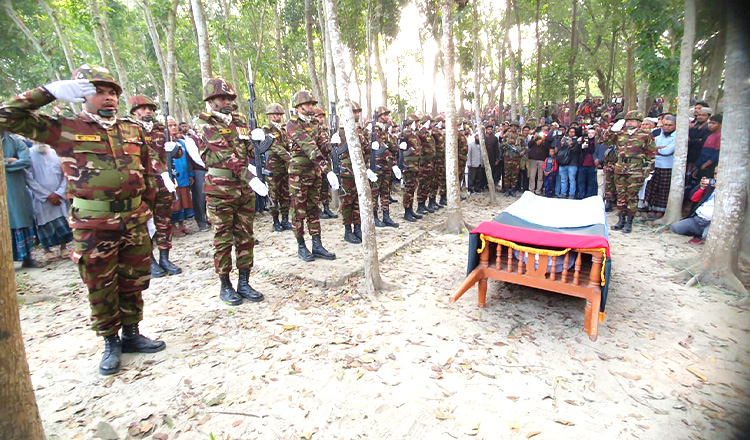 সুদানে সন্ত্রাসী হামলায় নিহত শামীমকে রাজবাড়ীতে দাফন
