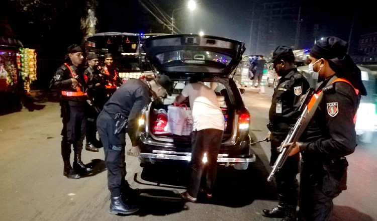 সন্ত্রাস দমনে দেশব্যাপী র‌্যাবের রোবাস্ট পেট্রোল ও চেকপোস্ট স্থাপনসহ আভিযানিক কার্যক্রম জোরদার
