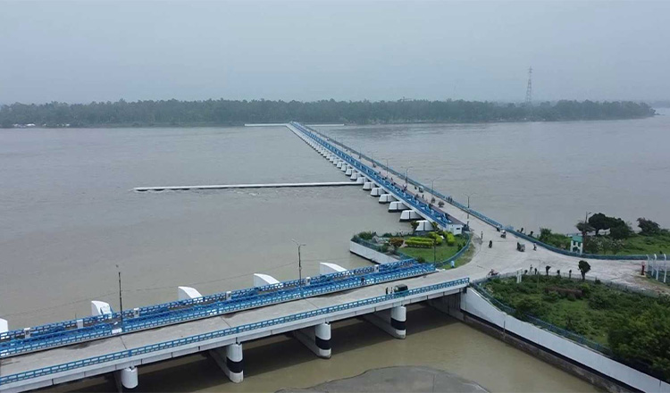 উজানের ভারী বর্ষণে তিস্তায় পানি বাড়ায় উৎকণ্ঠায় নদীপারের মানুষ