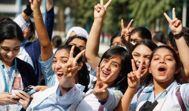 পাসের হার ও জিপিএ-৫ দুই ক্ষেত্রেই সাফল্যের শীর্ষে মেয়েরা