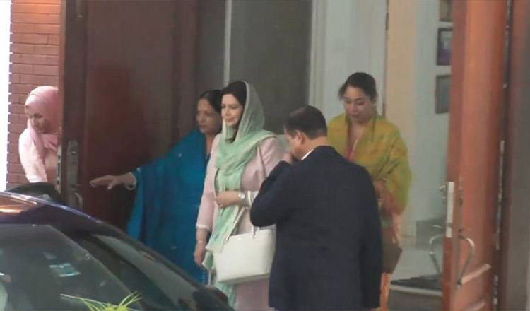 লন্ডনে ফিরে গেছেন জুবাইদা রহমান