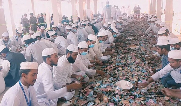 পাগলা মসজিদের দানবাক্সে এবার রেকর্ড ২৯ বস্তা টাকা চলছে গণনা