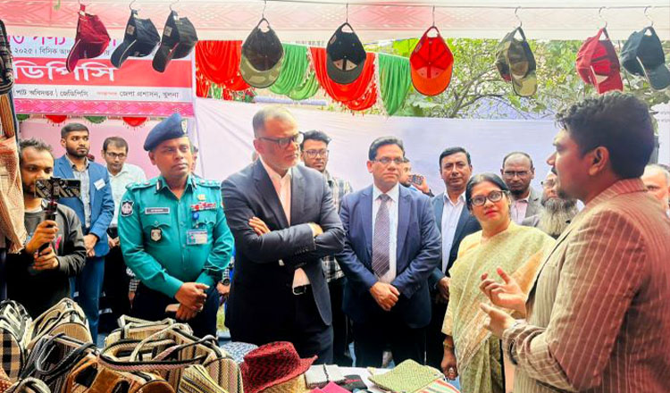 পাটের সম্ভাবনা কাজে লাগাতে পাট পণ্যের বহুমুখীকরণের উদ্যোগ নেওয়া হয়েছে : বস্ত্র ও পাট উপদেষ্টা