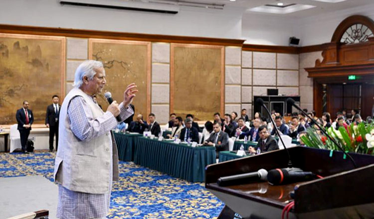 প্রধান উপদেষ্টার চীনা ব্যবসায়ীদের বাংলাদেশে কারখানা স্থানান্তরের আহ্বান