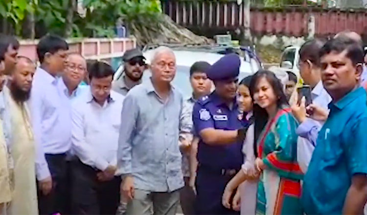 শতবর্ষের ঐতিহ্যে সমৃদ্ধ খাগড়াছড়ি সরকারি উচ্চ বিদ্যালয়ের প্রধান ফটক উদ্বোধন করলেন সুপ্রদীপ চাকমা