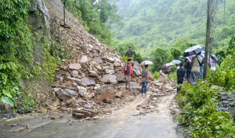 কালবৈশাখী ও ভারী বর্ষণের সতর্কতা জারি, চট্টগ্রামে ভূমিধসের শঙ্কা