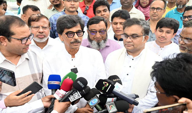 বিশ্ববিদ্যালয় লেককে মাছ উৎপাদনের মডেল হিসেবে গড়ে তোলা সম্ভব: প্রাণিসম্পদ মন্ত্রী