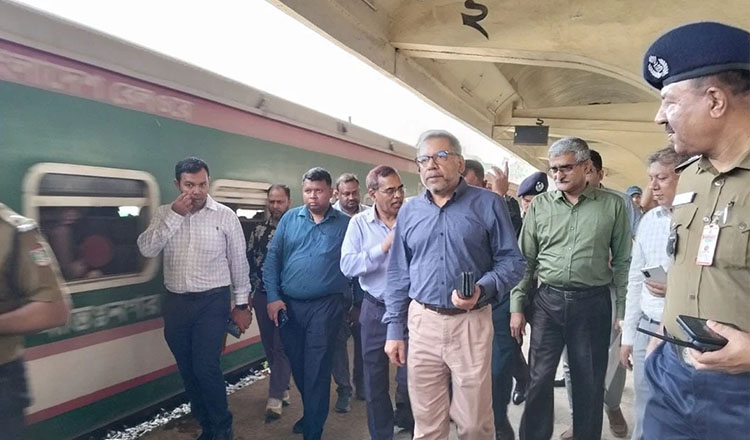 ঈদযাত্রায় নিরাপত্তা নিশ্চিতে রেল সচিবের কঠোর দিকনির্দেশনা