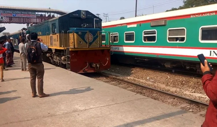 ঢাকা-চট্টগ্রাম রেলপথে ট্রেন চলাচল স্বাভাবিক হয়েছে