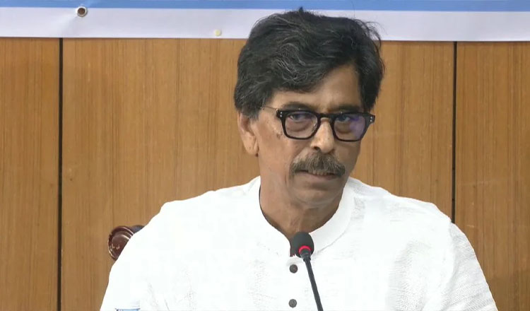 দেশি মাছের প্রাকৃতিক উৎপাদন বাড়াতে উদ্যোগ নেওয়া হয়েছে: মৎস্যমন্ত্রী