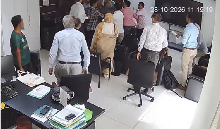 আইইডিসিআরের পরিচালকের কক্ষে ঢুকে মারধর, ড্যাবের বিরুদ্ধে অভিযোগ