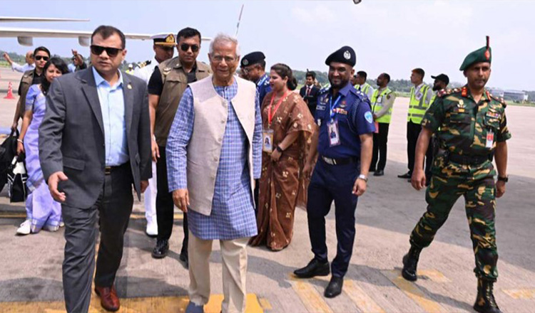 প্রধান উপদেষ্টা চট্টগ্রাম বন্দর পরিদর্শন করলেন