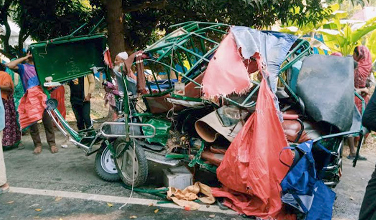 গোপালগঞ্জে বাসের ধাক্কায় ইজিবাইক যাত্রী নিহত