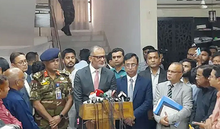 পণ্য সরবরাহে কোন ধরণের কৃত্রিম সংকট তৈরি করতে দেয়া হবেনা: বাণিজ্য উপদেষ্টা