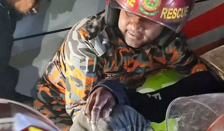 বরযাত্রীবাহী বাস খাদে পড়ে নিহত ১ জন