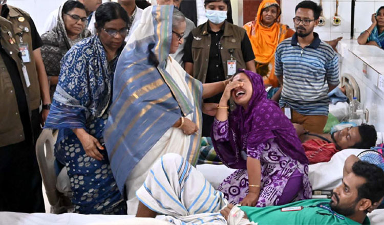 হাসপাতালে 'নো ট্রিটমেন্ট নো রিলিজ' নির্দেশ দেন শেখ হাসিনা