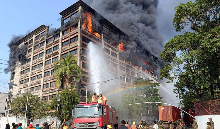 চট্টগ্রাম সিইপিজেডে কারখানায় ভয়াবহ অগ্নিকাণ্ড