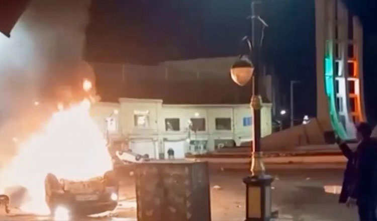 ইন্টারনেট সংযোগ বিচ্ছিন্ন, তবু ইরানে বিক্ষোভ অব্যাহত