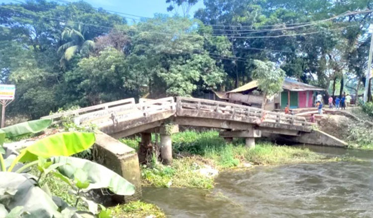 লক্ষ্মীপুরে সেতু ধসে যাতায়াত বন্ধ, দুর্ভোগে লাখো মানুষ