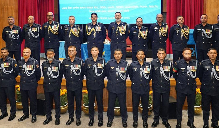 বিমান বাহিনীতে অনারারি কমিশন প্রদান মহান বিজয় দিবস উপলক্ষে