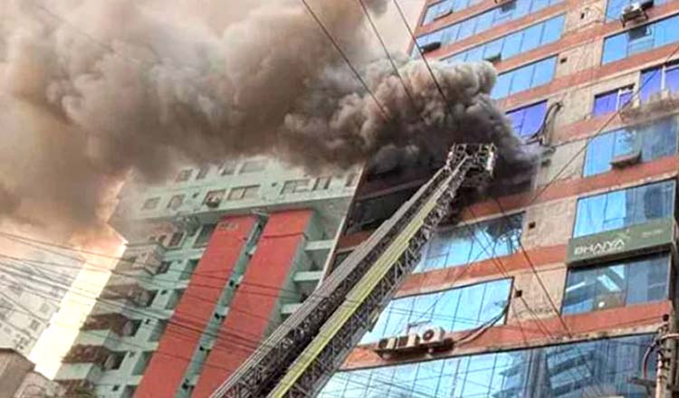 জামান টাওয়ারের আগুন নিয়ন্ত্রণে, ২ জনকে জীবিত উদ্ধার