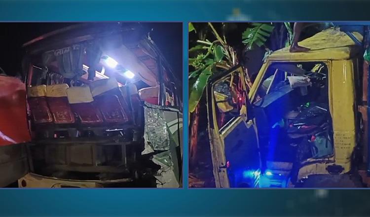 বাস-ট্রাক সংঘর্ষে নাটোরে নিহত ২