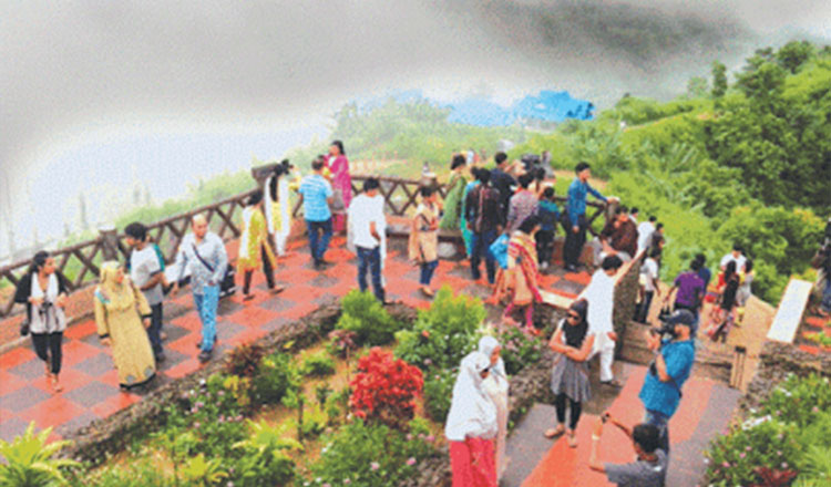 বান্দরবানে প্রাণ ফিরছে পর্যটনে নিষেধাজ্ঞা তুলে নেওয়ায়