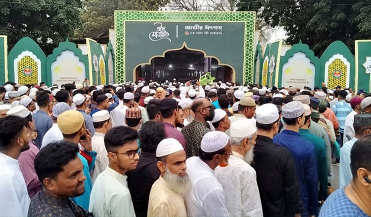 জাতীয় ঈদগাহ ময়দান ৩৫ হাজার মুসল্লির এক সাথে জামাত আদায়ের জন্য প্রস্তুত