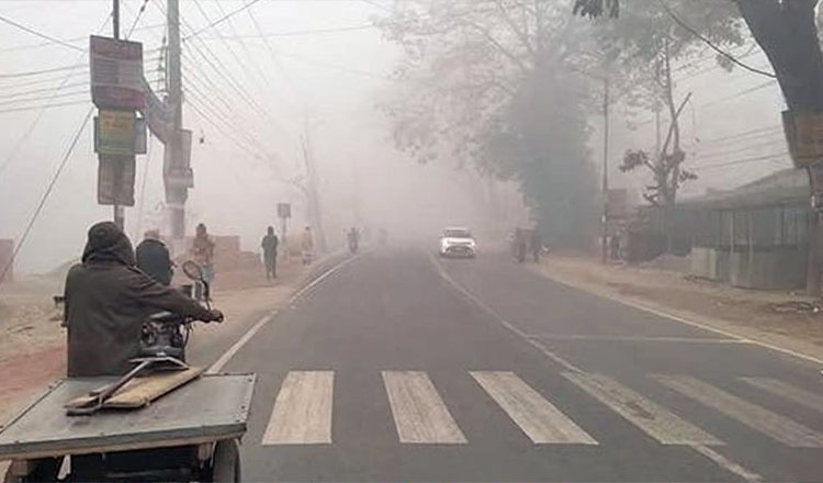 তীব্র শীত ও কুয়াশায় জনজীবন জবুথবু রংপুরের