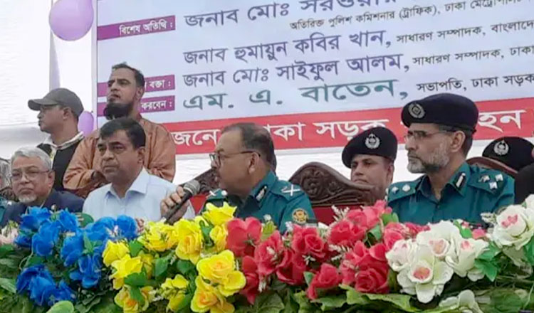 ট্রাফিক সার্জেন্টরা ছিনতাই ঠেকাতে হালকা অস্ত্র পাচ্ছেন