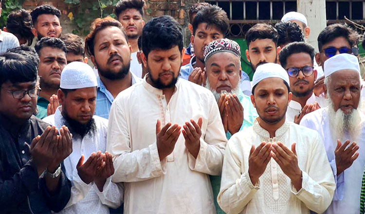 চরমপন্থার সুযোগ নিতে দেওয়া হবে না বাংলাদেশের কাউকে : তথ্য উপদেষ্টা